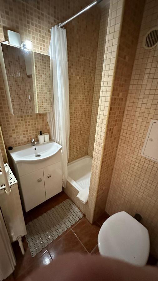 H1 Apartmanok Boedapest Buitenkant foto