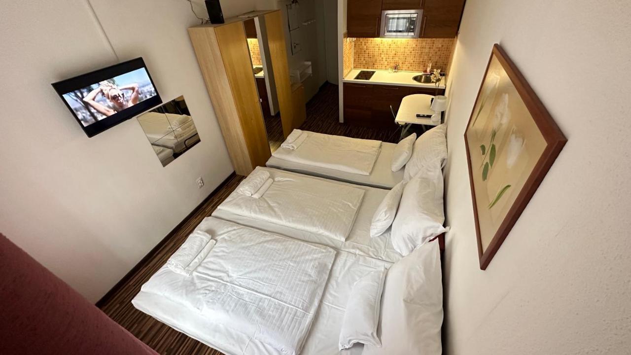H1 Apartmanok Boedapest Buitenkant foto