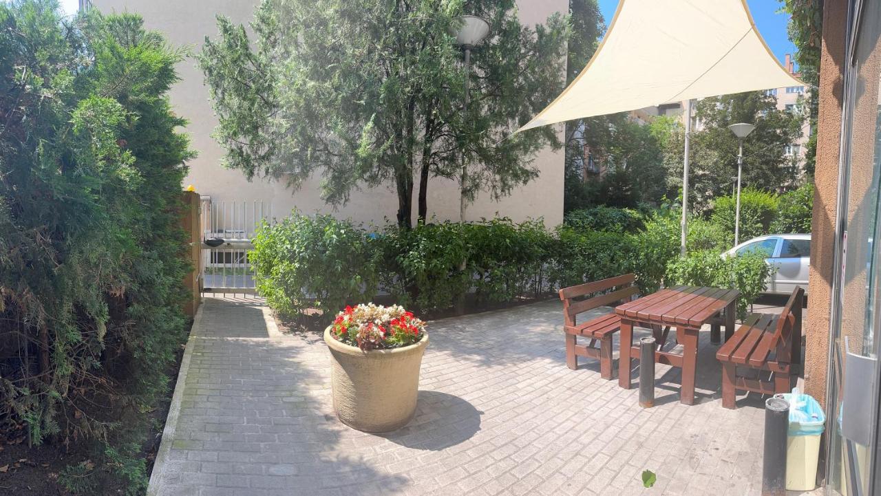H1 Apartmanok Boedapest Buitenkant foto